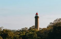 Places to see in Mahabalipuram including Shore Temple and heritage monuments